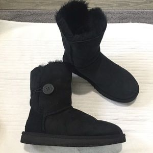 UGG Bailey Button Boots Size 7 Black Worn Twice